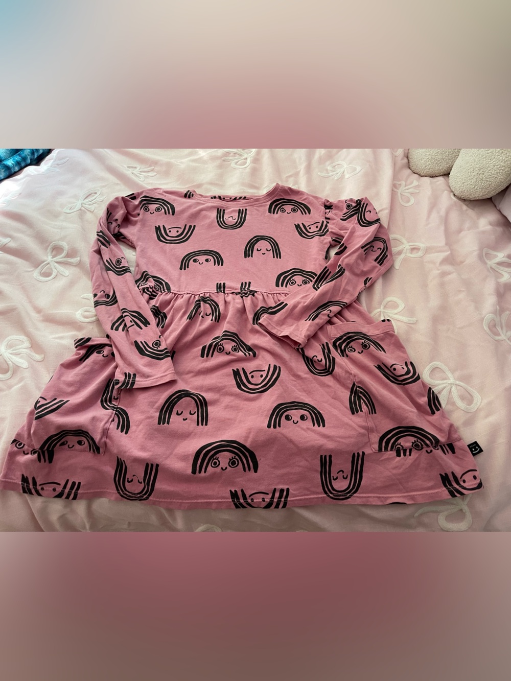 Pink Kids Long Sleeve Tunic with Smiley Rainbow Print Souris mini.